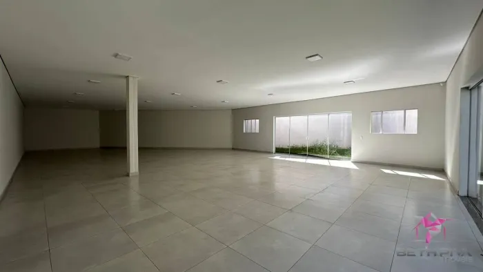 Barracão Comercial Amplo e Versátil