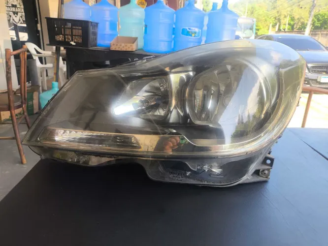 Farol Mercedes C180 2012 W204