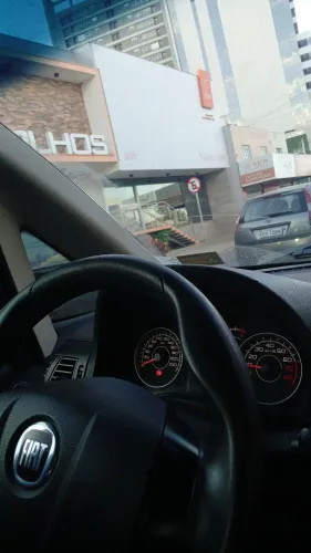 Fiat Idea Essence 1.6 Flex 16V 5P 2012