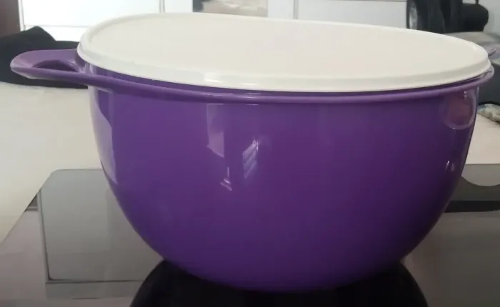 Tigelas Tupperware 10 litros.