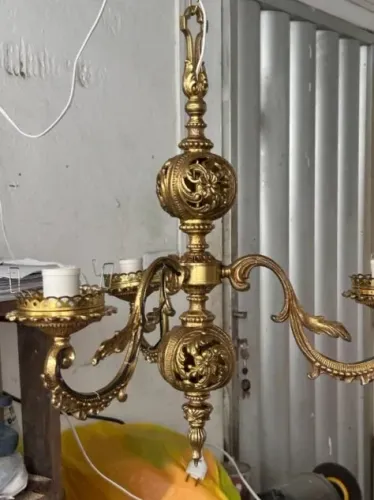 Lindo lustre em Bronze