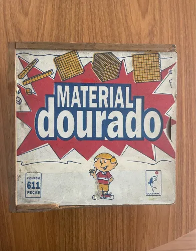 Material dourado - jogo matemático 611 peças (usado incompleto)