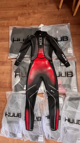 Roupa triatlon HUUB Brownlee Agilis Red - Tam L e XL- macaquinho natação borracha