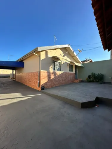 LINDA CASA COM 2 DORMITÓRIOS EM ÓTIMA LOCALIZAÇÃO