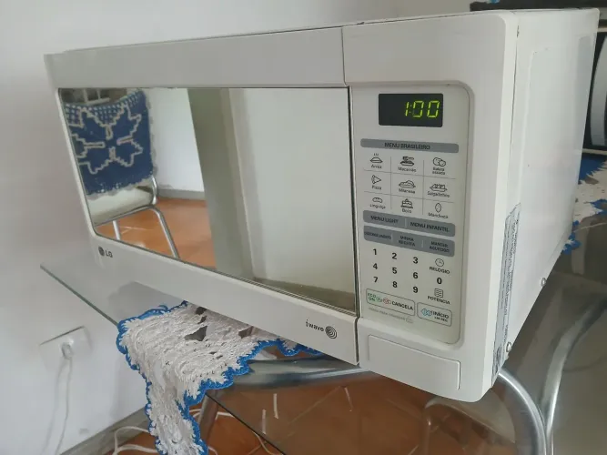 Micro-ondas espelhado LG 28 litros