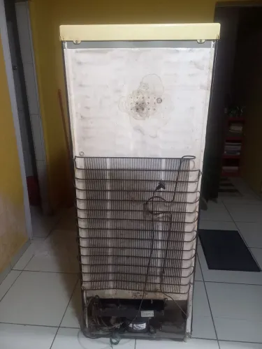 Geladeira semi nova