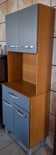 Armário seminovo/novo (apenas 4 meses de uso)
