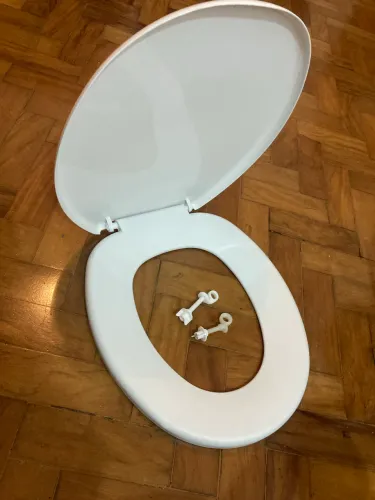 Assento sanitário branco oval Astra novo