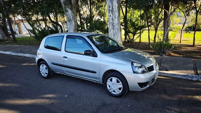 Renault Clio Campus Hi-flex 1.0 16V 3P 2010