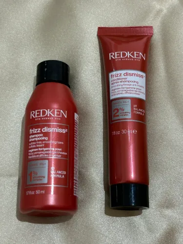 Kit viagem Shampoo + Condicionador Redken Frizz Dismiss