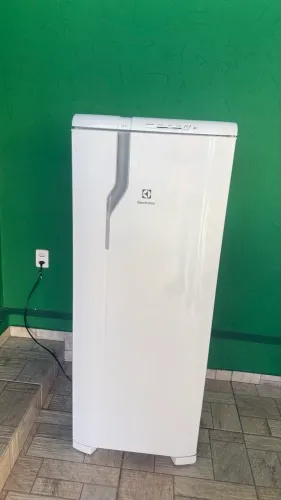 Geladeira Eletrolux 240 l