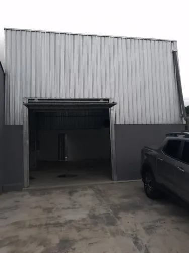 INDISPONÍVEL Alugo GALPÃO 70m2 com pé direito 6 metros