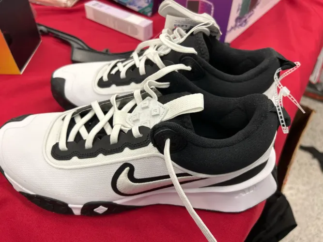 Tênis Masculino Nike Air Diamond Varsity Turf Tam. 40,5