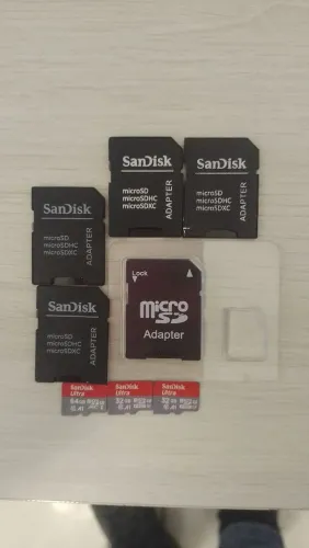 3 cartões de memória 64Gb e 2 de 32gb