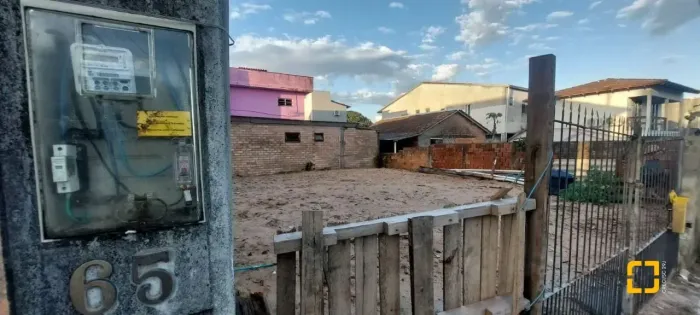 Terreno ESCRITURA PÚBLICA à 200 metros do mar no Morro das Pedras em Florianópolis SC