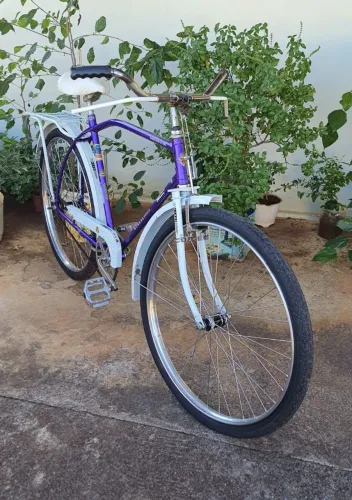 Vendo linda Bicicleta Monark Brasil de Ouro 81, Segunda Série em perfeito estado de uso. 