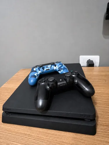 PlayStation 4 Slim 1T Semi-novo