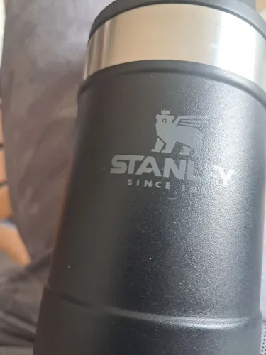 Garrafa stanley semi-nova