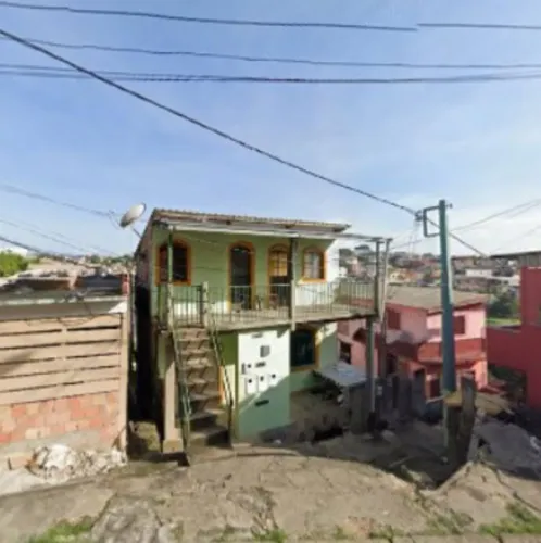 //Casa com 4 apartamentos e quintal no Educandos
