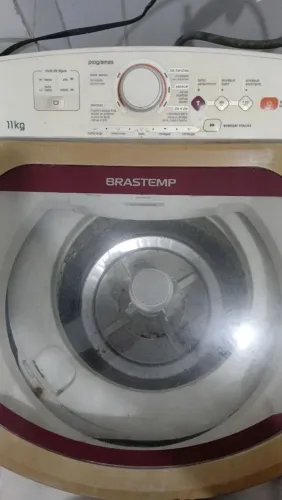 Máquina de lava Brastemp. 11gk muito boa nao tem defeito. E muito silenciosa