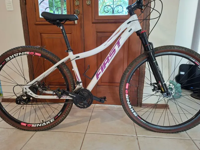 First Smitt usada aro 29