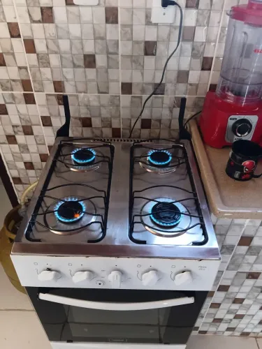 Fogão elétrico Realce ares Plus 4 bocas com forno elétrico 