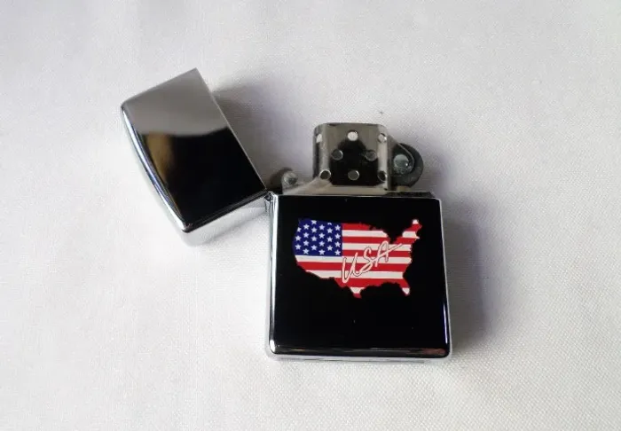 Isqueiro Zippo Original Prateado Espelhado c/ Mapa dos EUA + Caixinha - Novo e Importado 
