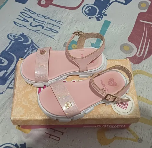 Sandália infantil tamanho 25 marca molekinha, cor rosa usada em perfeito estado