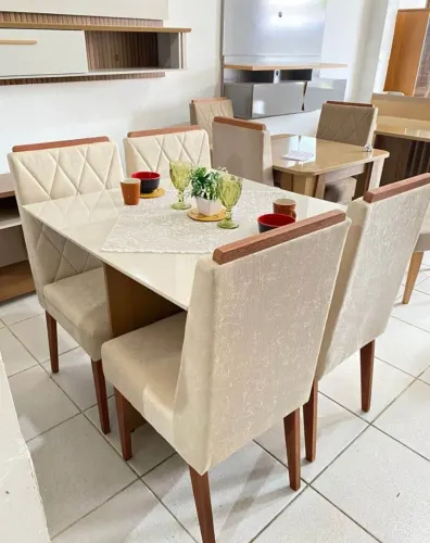 Mesa com 04 cadeiras