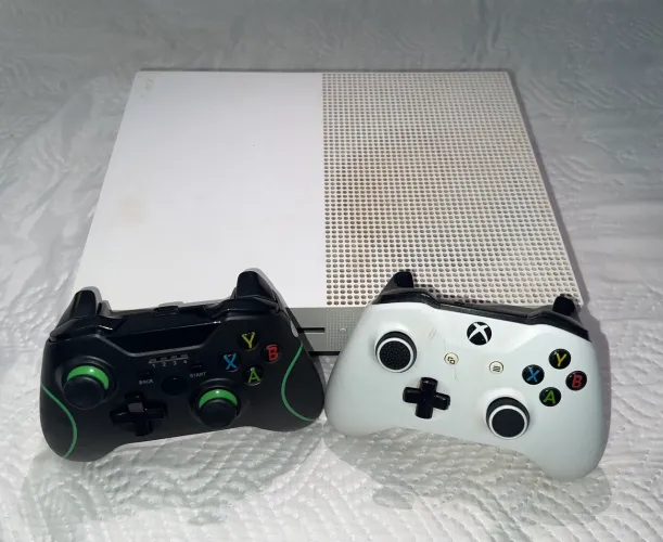 Xbox one-s com jogos, controle extra e fone gamer 