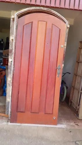 Porta Madeira Maciça (tenho 2 unidade) valor por unidade