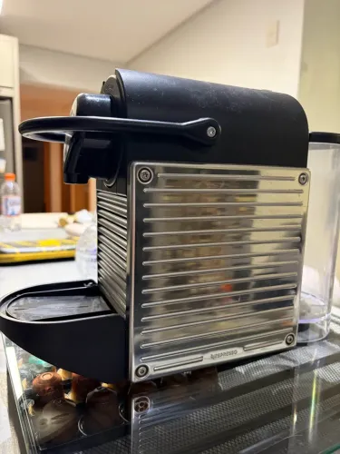 Cafeteira nespresso pixie C60