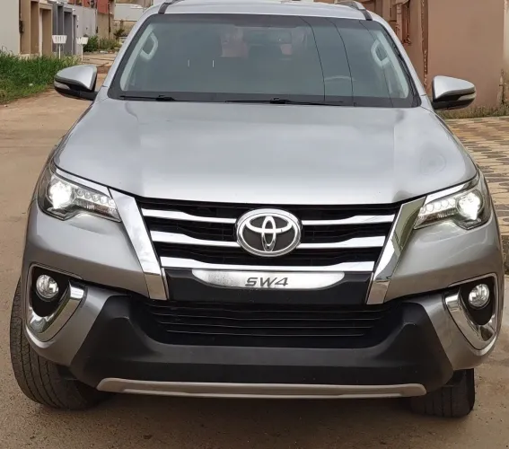 Toyota Hilux SW4 SRX 4X4 2.8 TDI 16V Dies. Aut. 2016