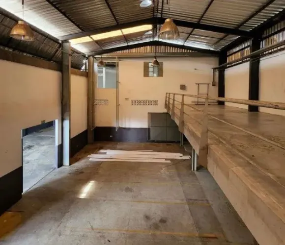Galpão/Armazém 850m² c/ Mezanino e Escritório no Planalto