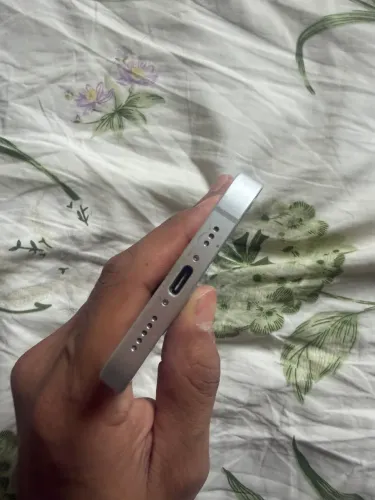 iPhone 16e