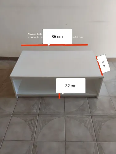 Mesa de centro branca conservada