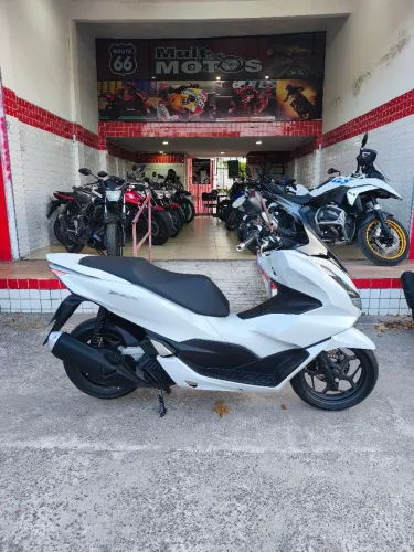 Honda Pcx 160. Ano:2026. Km:300. R$:21.900.