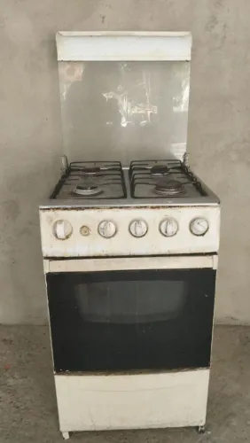 Vende-se fogão de 4 bocas usado