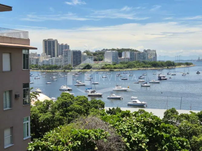 Vista cinematográfica para o mar e montanhas + reforma impecável + vaga escriturada