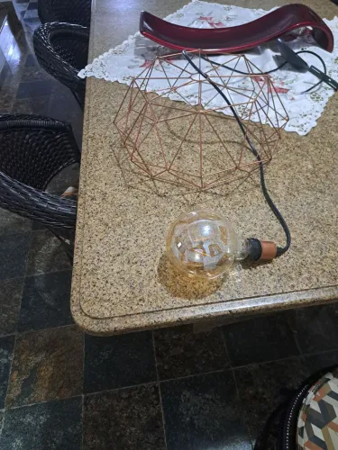 Pendente de Teto Aramado Diamante com Lâmpada 