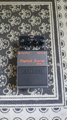Pedal Boss Metal Zone - mt-2<br>P<br>Valor R$ 450,00