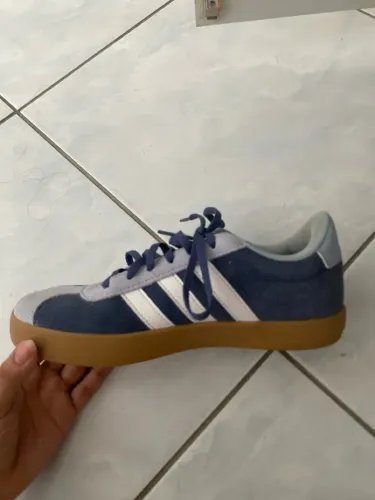 Vendo tênis adidas original novo