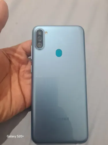 Celular a11 com defeito 