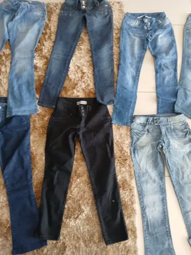 Vendo um lote de calças jeans feminina 