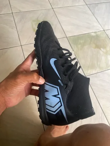 Vende se chuteira society da Nike primeira linha!