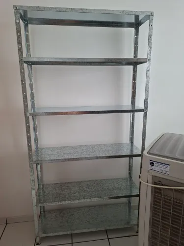 Vendo estante multiuso.