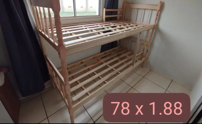 Cama beliche com colchão