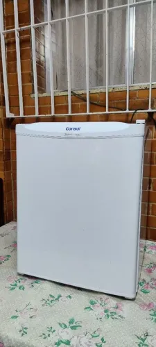 Vendo  refrigerador compacto 80 Consul CRC08ABANA extremamente novo, foi usado por 15 dias