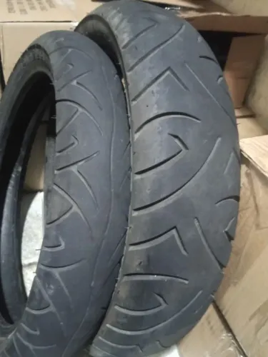 Vendo par de pneu