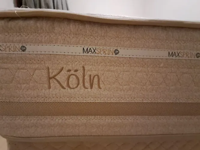 CAMA DE CASAL COM COLCHÃO KÖLN